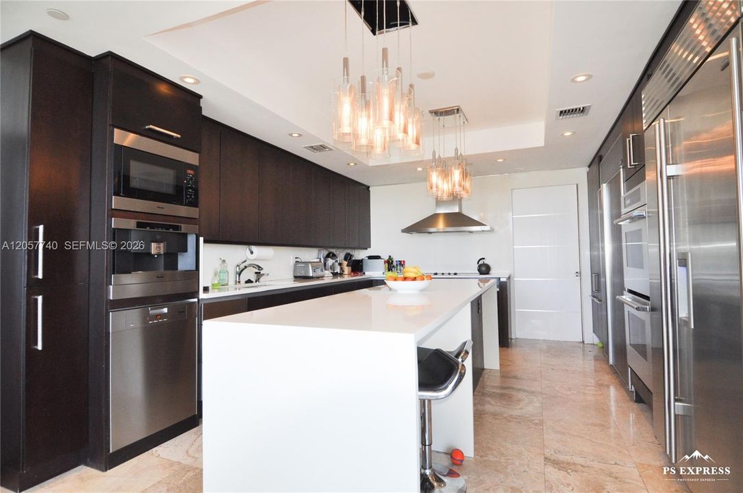 EAT IN KITCHEN