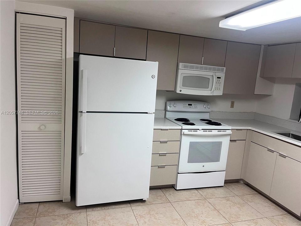 В аренду: $2,600 (3 спален, 2 ванн, 1100 Квадратных фут)
