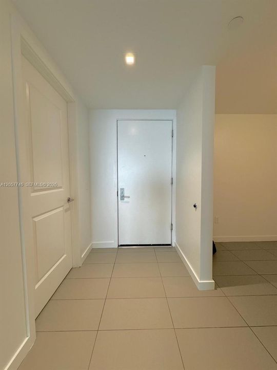 For Rent: $3,350 (1 beds, 1 baths, 865 Square Feet)
