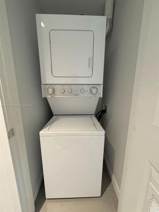 For Rent: $3,350 (1 beds, 1 baths, 865 Square Feet)