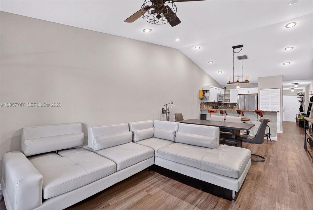 For Sale: $499,900 (3 beds, 2 baths, 1144 Square Feet)