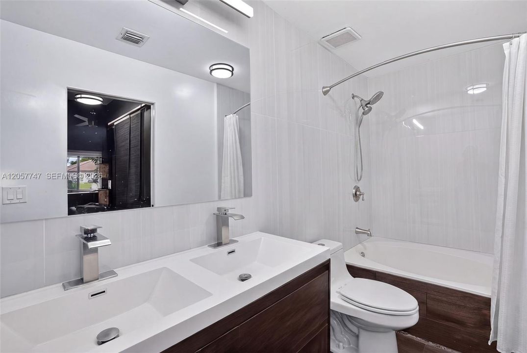 For Sale: $499,900 (3 beds, 2 baths, 1144 Square Feet)