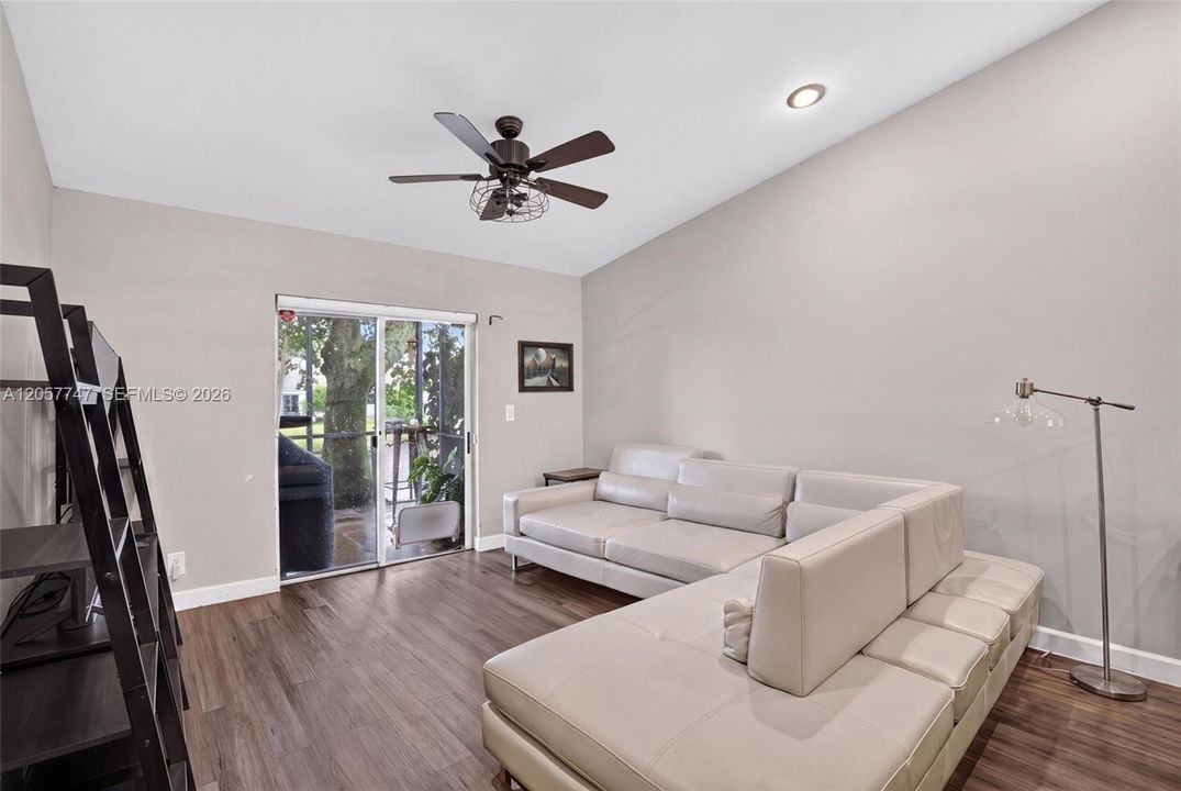 For Sale: $499,900 (3 beds, 2 baths, 1144 Square Feet)