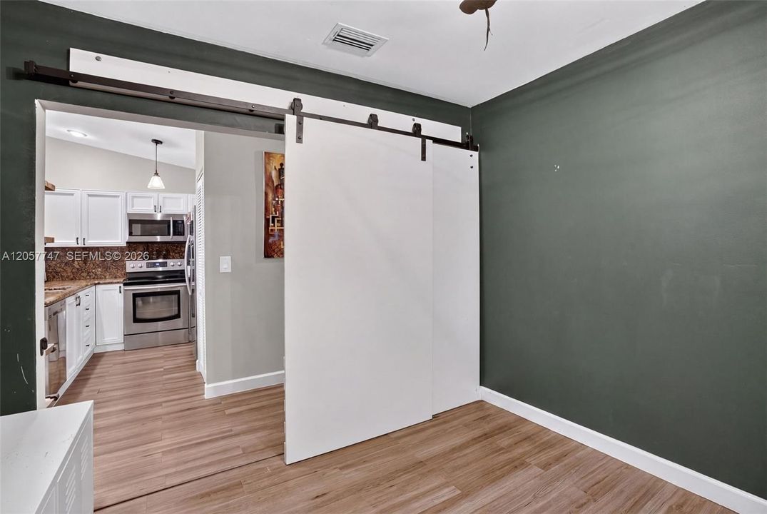 For Sale: $499,900 (3 beds, 2 baths, 1144 Square Feet)