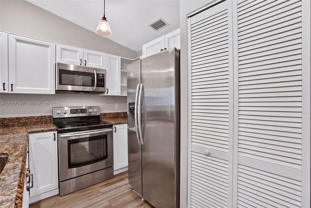 For Sale: $499,900 (3 beds, 2 baths, 1144 Square Feet)