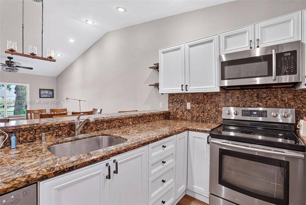 For Sale: $499,900 (3 beds, 2 baths, 1144 Square Feet)