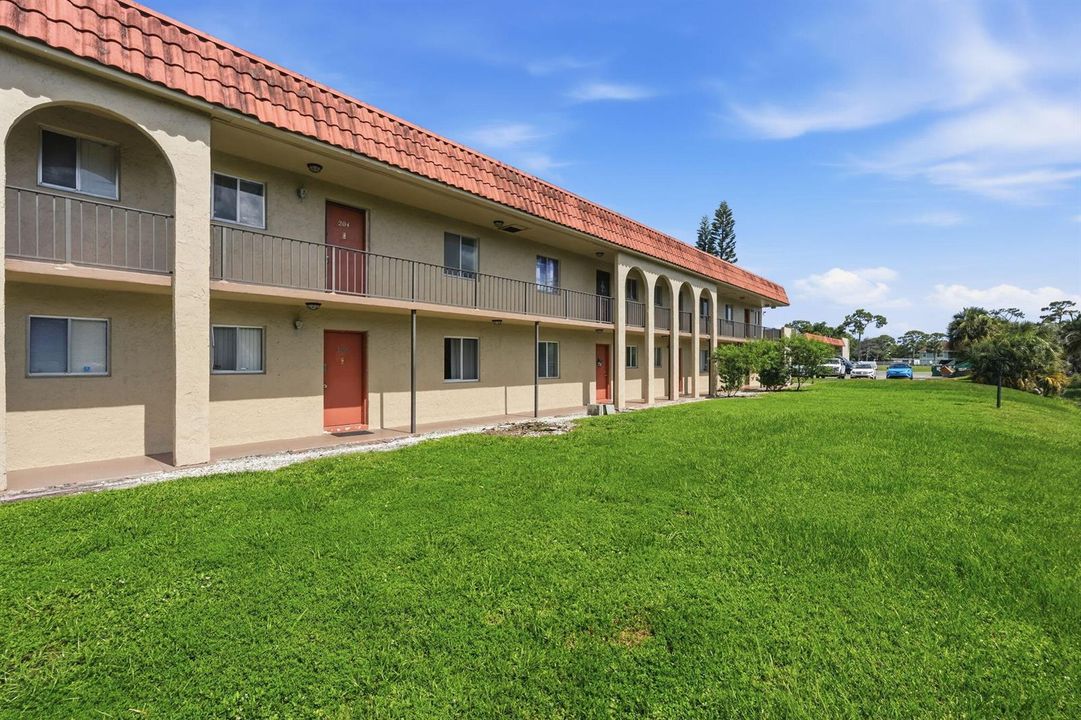 26-web-or-mls-6106_Forest_Hill_Boulevard