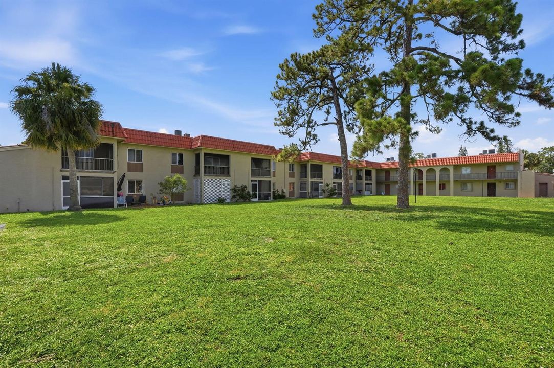27-web-or-mls-6106_Forest_Hill_Boulevard