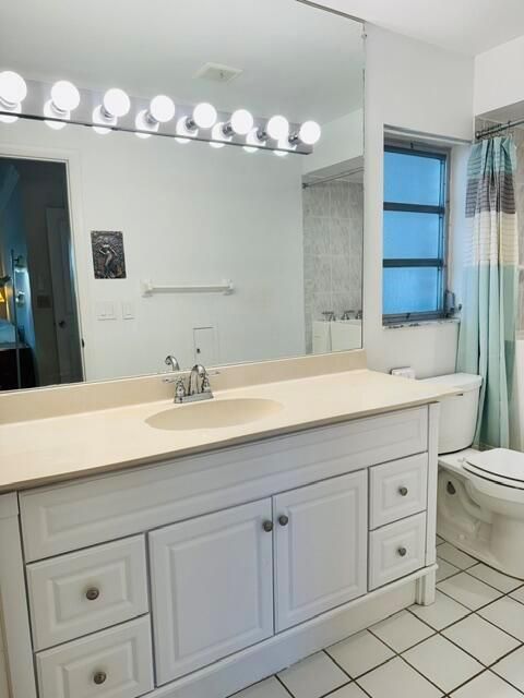 Main Bathroom 1