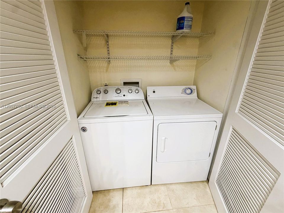 На продажу: $385,000 (3 спален, 2 ванн, 1140 Квадратных фут)
