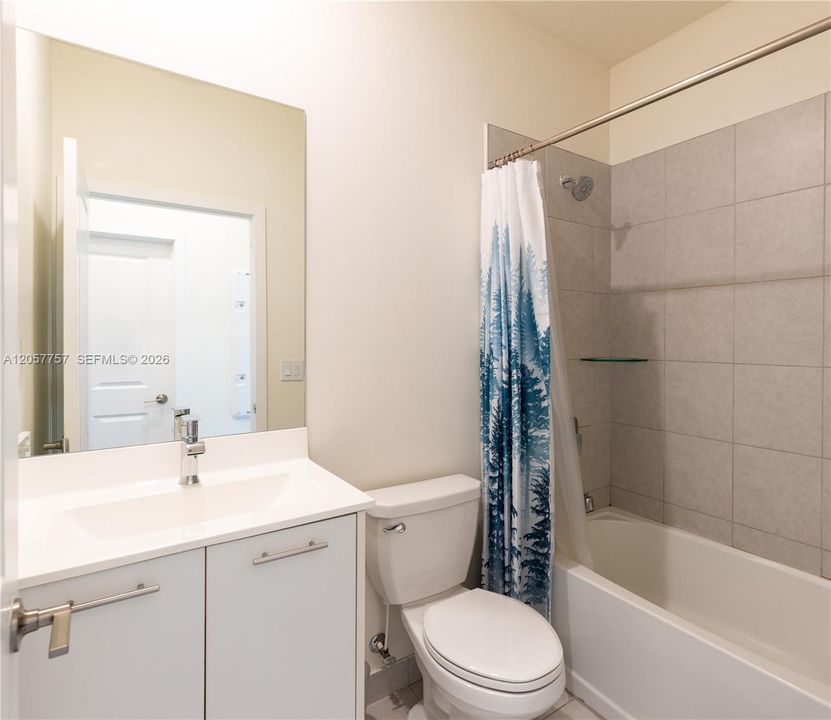 En Venta: $670,000 (3 camas, 2 baños, 1424 Pies cuadrados)