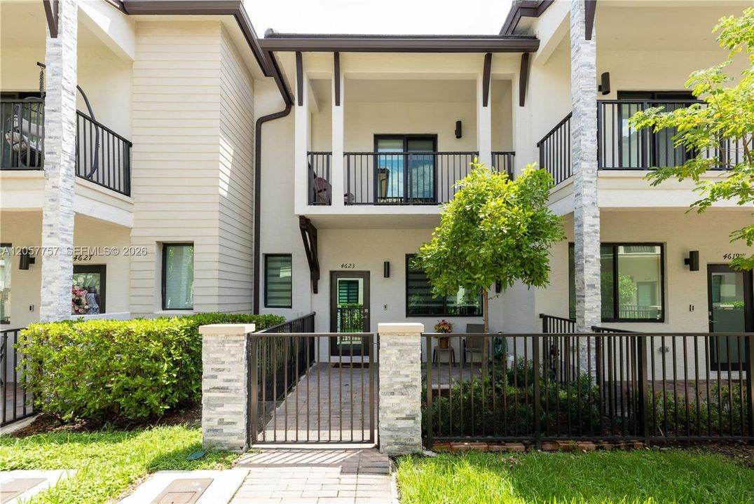 En Venta: $670,000 (3 camas, 2 baños, 1424 Pies cuadrados)