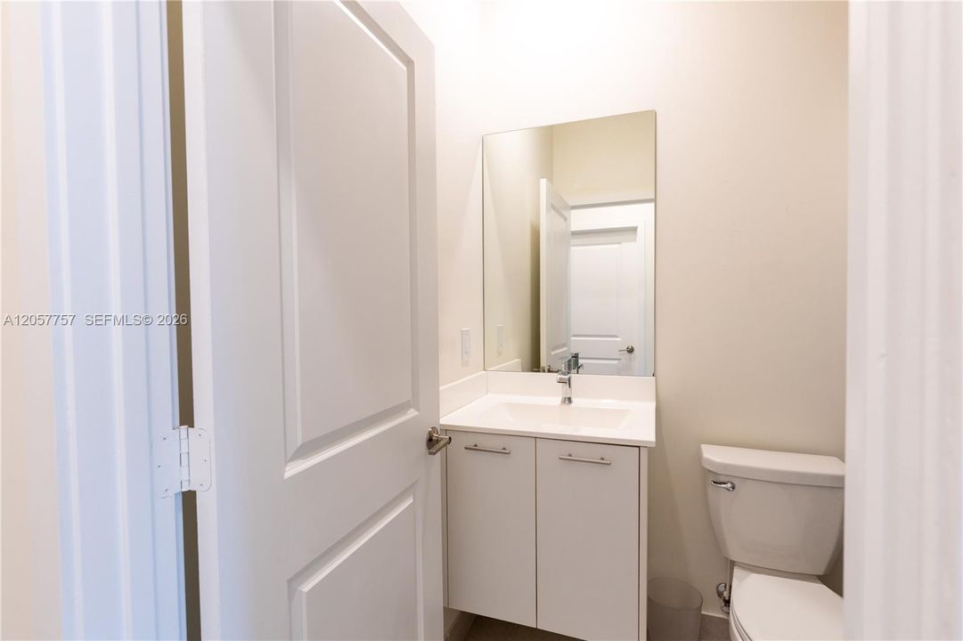 En Venta: $670,000 (3 camas, 2 baños, 1424 Pies cuadrados)