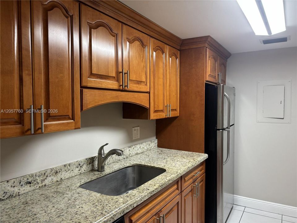 For Rent: $2,400 (2 beds, 2 baths, 1140 Square Feet)