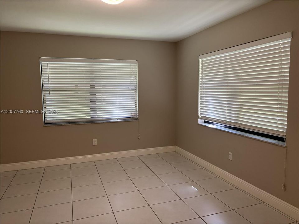 For Rent: $2,400 (2 beds, 2 baths, 1140 Square Feet)
