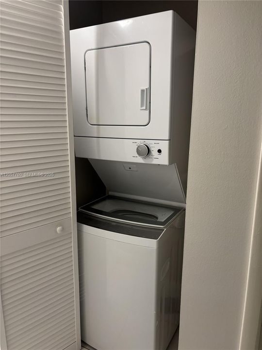For Rent: $2,400 (2 beds, 2 baths, 1140 Square Feet)