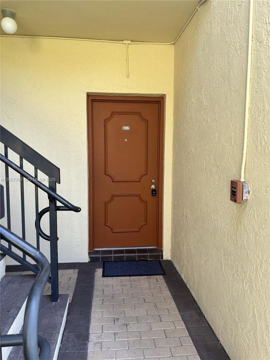 For Rent: $2,400 (2 beds, 2 baths, 1140 Square Feet)