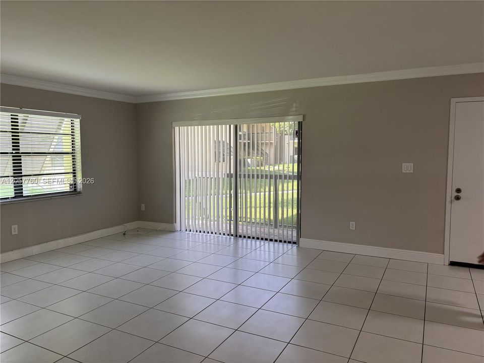For Rent: $2,400 (2 beds, 2 baths, 1140 Square Feet)