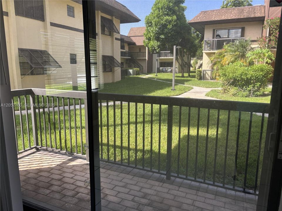 For Rent: $2,400 (2 beds, 2 baths, 1140 Square Feet)