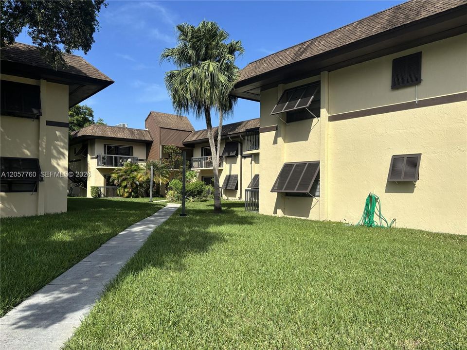 For Rent: $2,400 (2 beds, 2 baths, 1140 Square Feet)