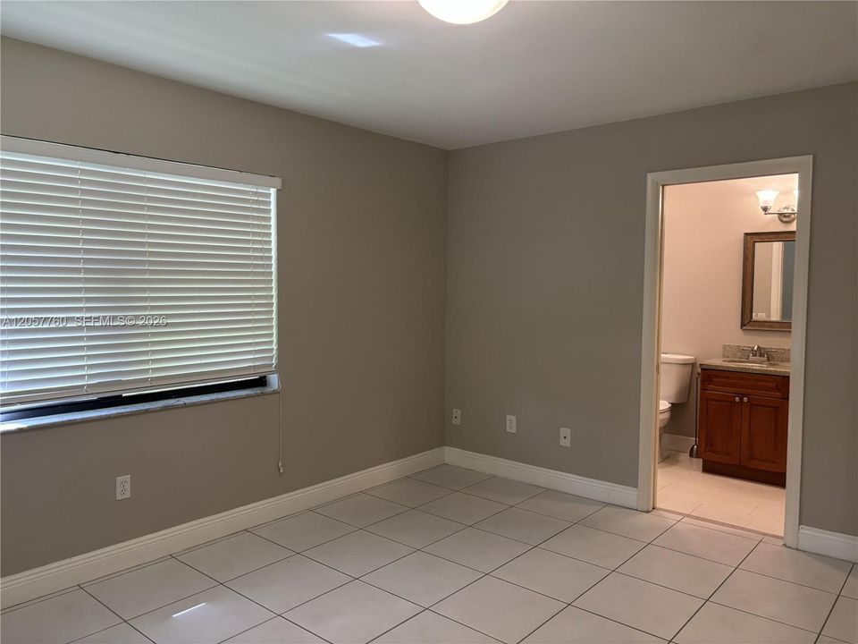 For Rent: $2,400 (2 beds, 2 baths, 1140 Square Feet)