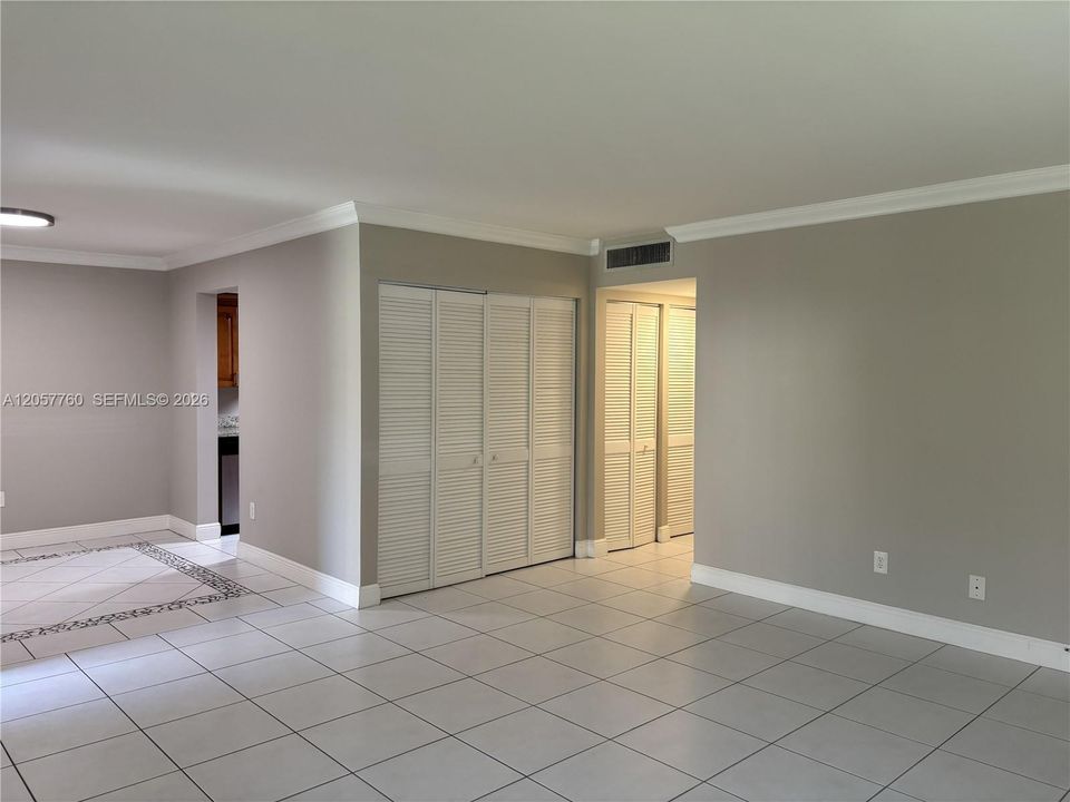 For Rent: $2,400 (2 beds, 2 baths, 1140 Square Feet)