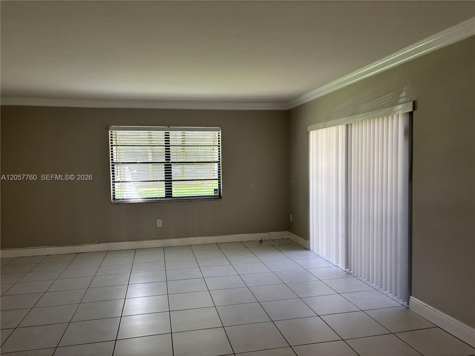 For Rent: $2,400 (2 beds, 2 baths, 1140 Square Feet)