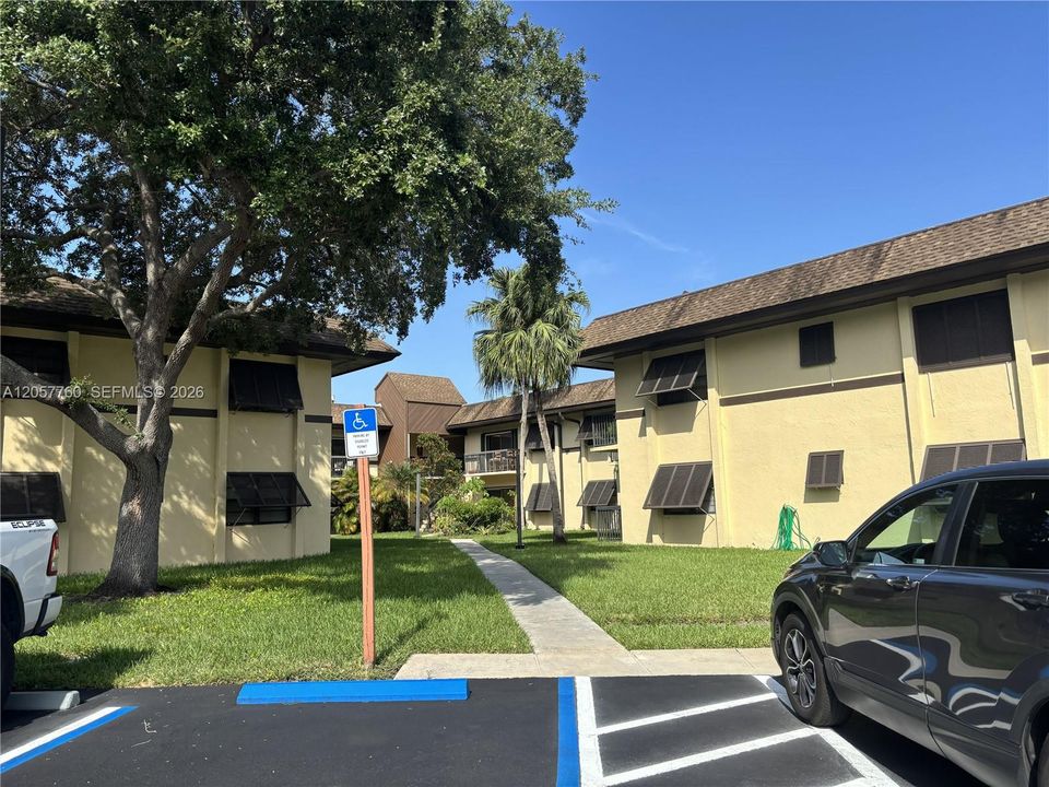 For Rent: $2,400 (2 beds, 2 baths, 1140 Square Feet)