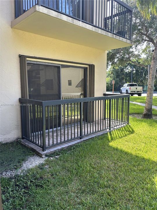 For Rent: $2,400 (2 beds, 2 baths, 1140 Square Feet)