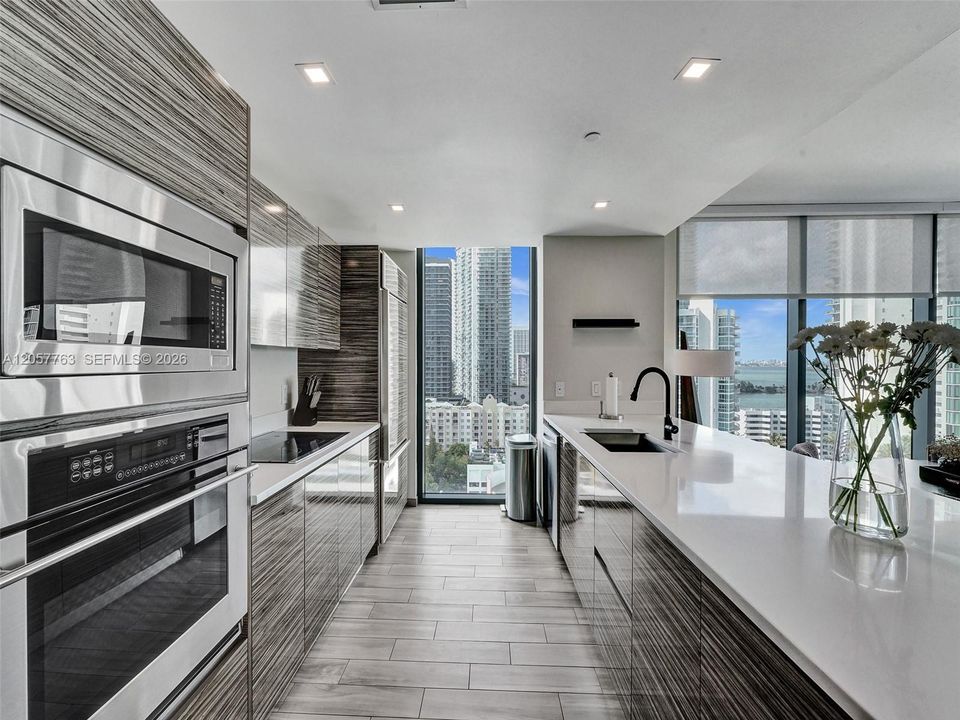 Active With Contract: $6,250 (2 beds, 2 baths, 1311 Square Feet)