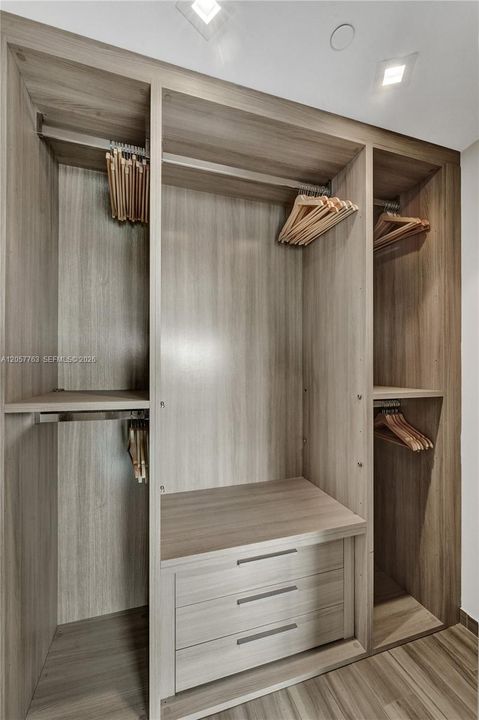 Active With Contract: $6,250 (2 beds, 2 baths, 1311 Square Feet)
