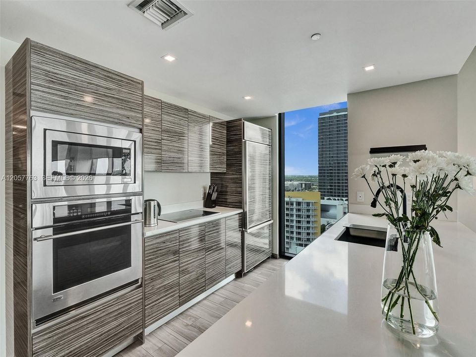Active With Contract: $6,250 (2 beds, 2 baths, 1311 Square Feet)