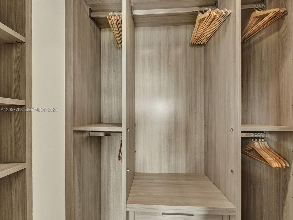Active With Contract: $6,250 (2 beds, 2 baths, 1311 Square Feet)