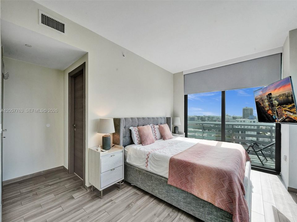 Active With Contract: $6,250 (2 beds, 2 baths, 1311 Square Feet)