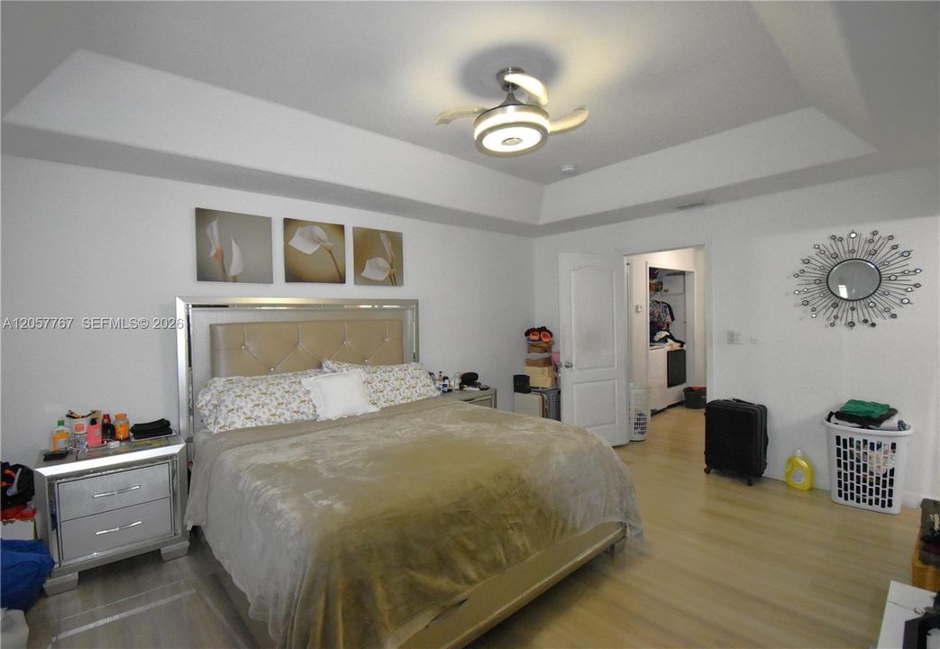 На продажу: $529,900 (4 спален, 2 ванн, 1650 Квадратных фут)