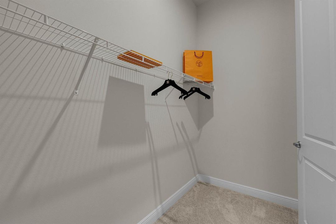 MB walking closet 2