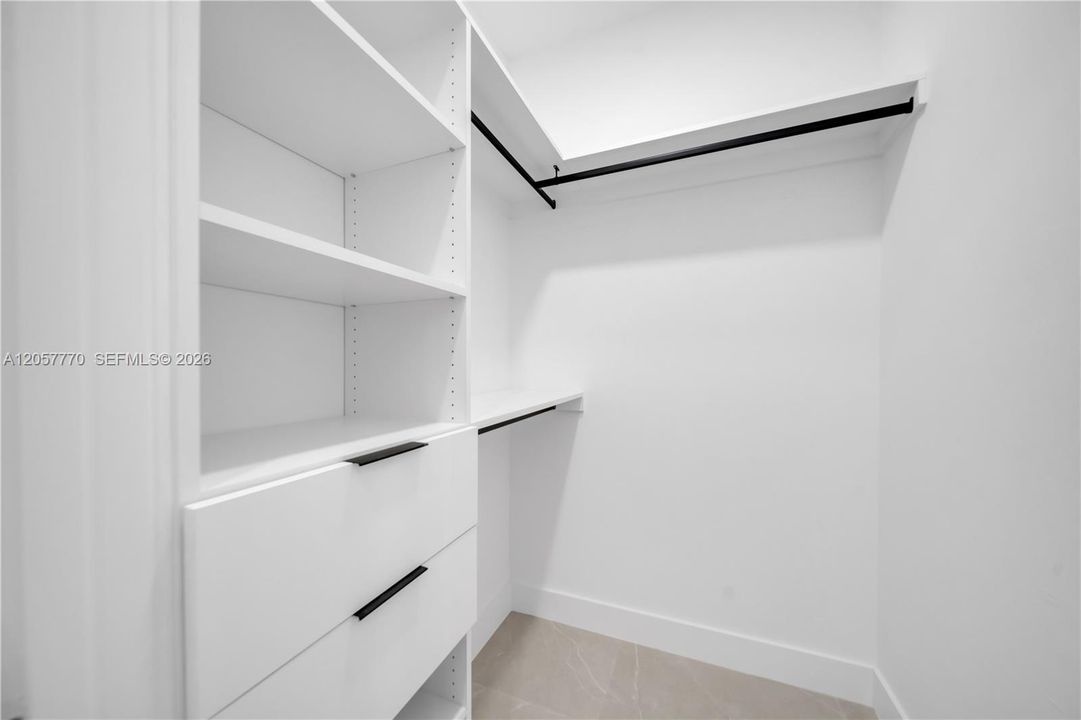 Под контрактом: $450,000 (3 спален, 2 ванн, 1431 Квадратных фут)