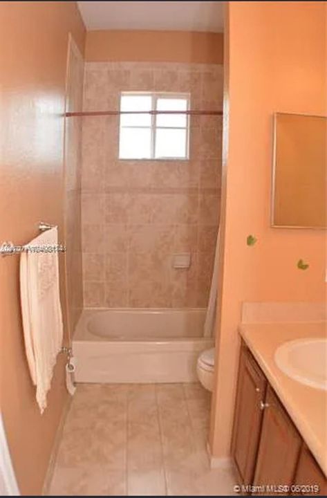 For Rent: $2,800 (3 beds, 2 baths, 1404 Square Feet)