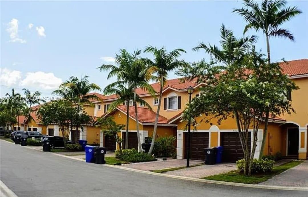 For Rent: $2,800 (3 beds, 2 baths, 1404 Square Feet)