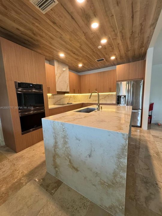 В аренду: $6,400 (5 спален, 3 ванн, 2072 Квадратных фут)