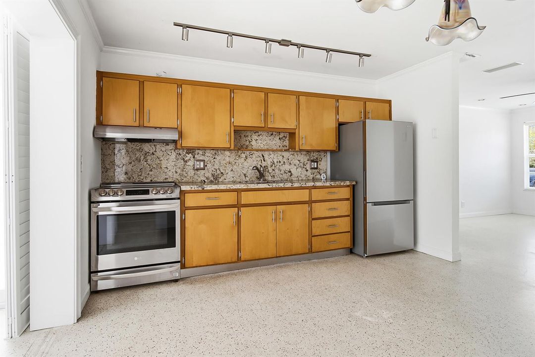 205-RUTLAND-BLVD-33405-009