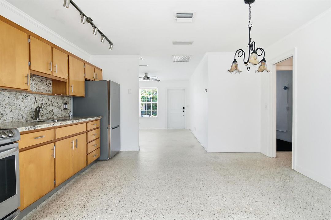 205-RUTLAND-BLVD-33405-010