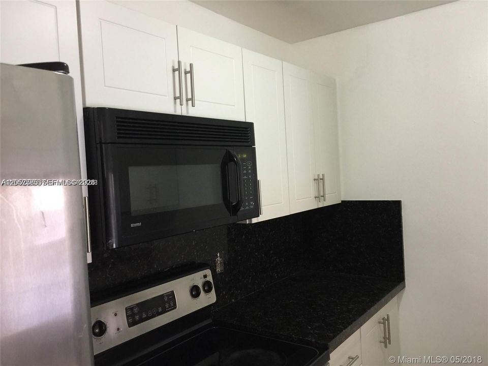 For Rent: $2,600 (3 beds, 2 baths, 980 Square Feet)