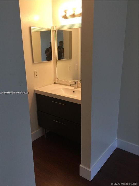 For Rent: $2,600 (3 beds, 2 baths, 980 Square Feet)