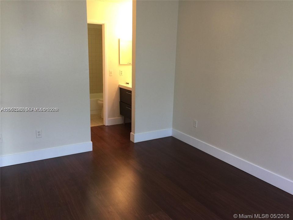 For Rent: $2,600 (3 beds, 2 baths, 980 Square Feet)