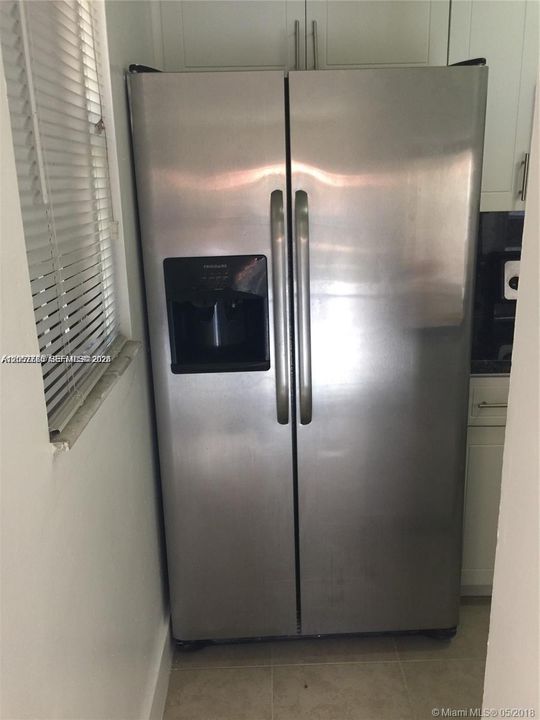 For Rent: $2,600 (3 beds, 2 baths, 980 Square Feet)