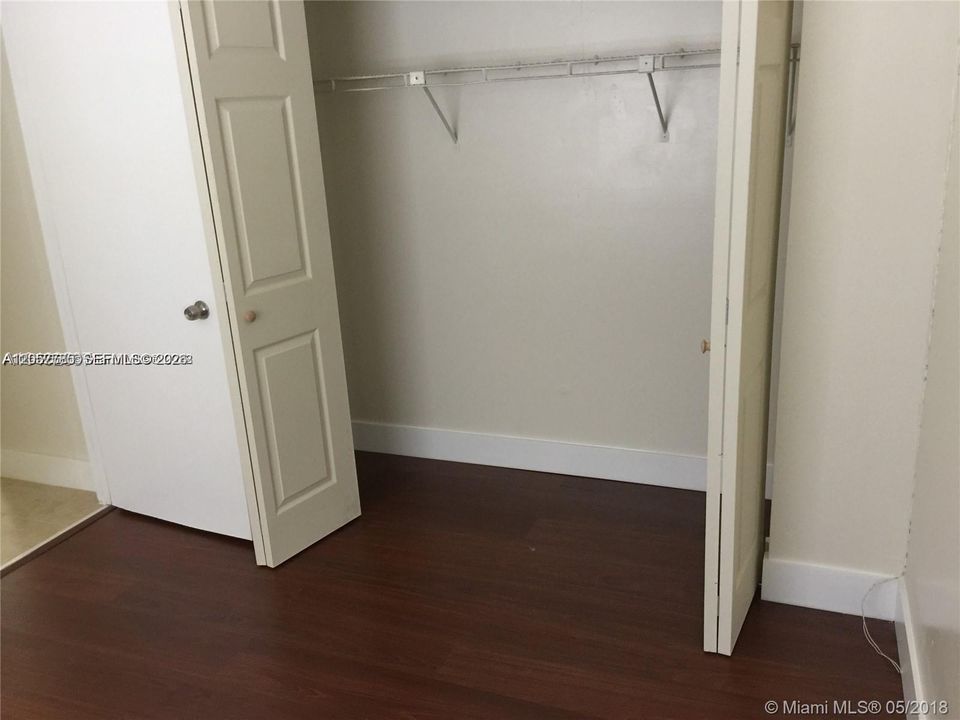 For Rent: $2,600 (3 beds, 2 baths, 980 Square Feet)