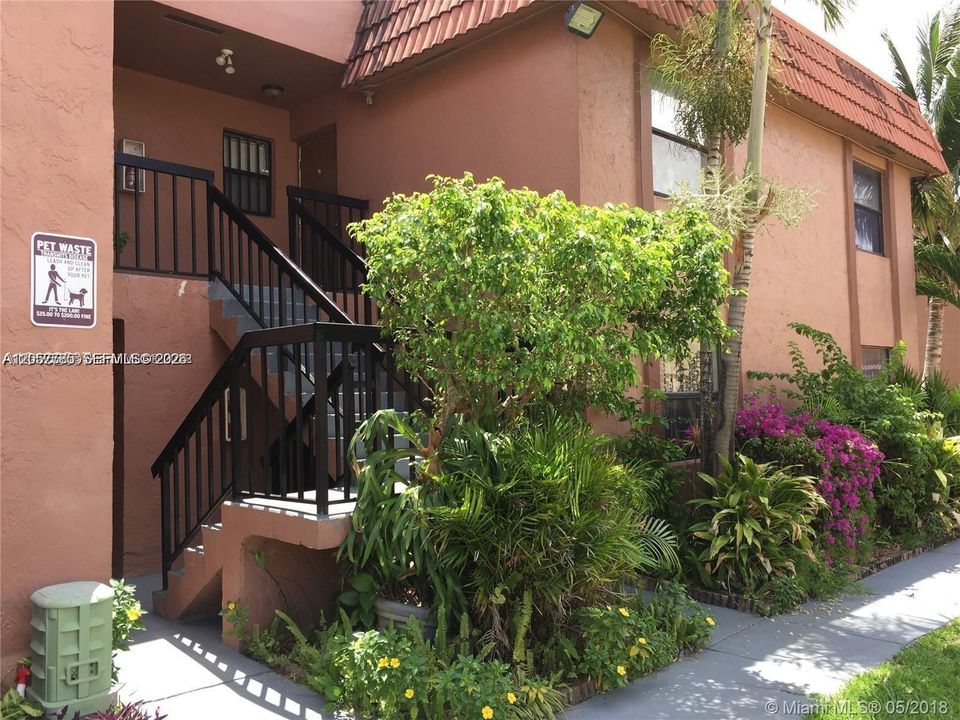 For Rent: $2,600 (3 beds, 2 baths, 980 Square Feet)