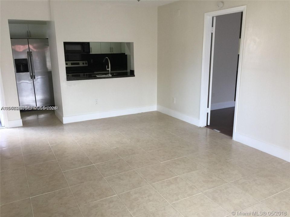 For Rent: $2,600 (3 beds, 2 baths, 980 Square Feet)