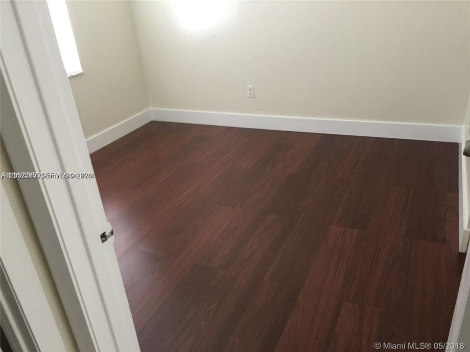 For Rent: $2,600 (3 beds, 2 baths, 980 Square Feet)